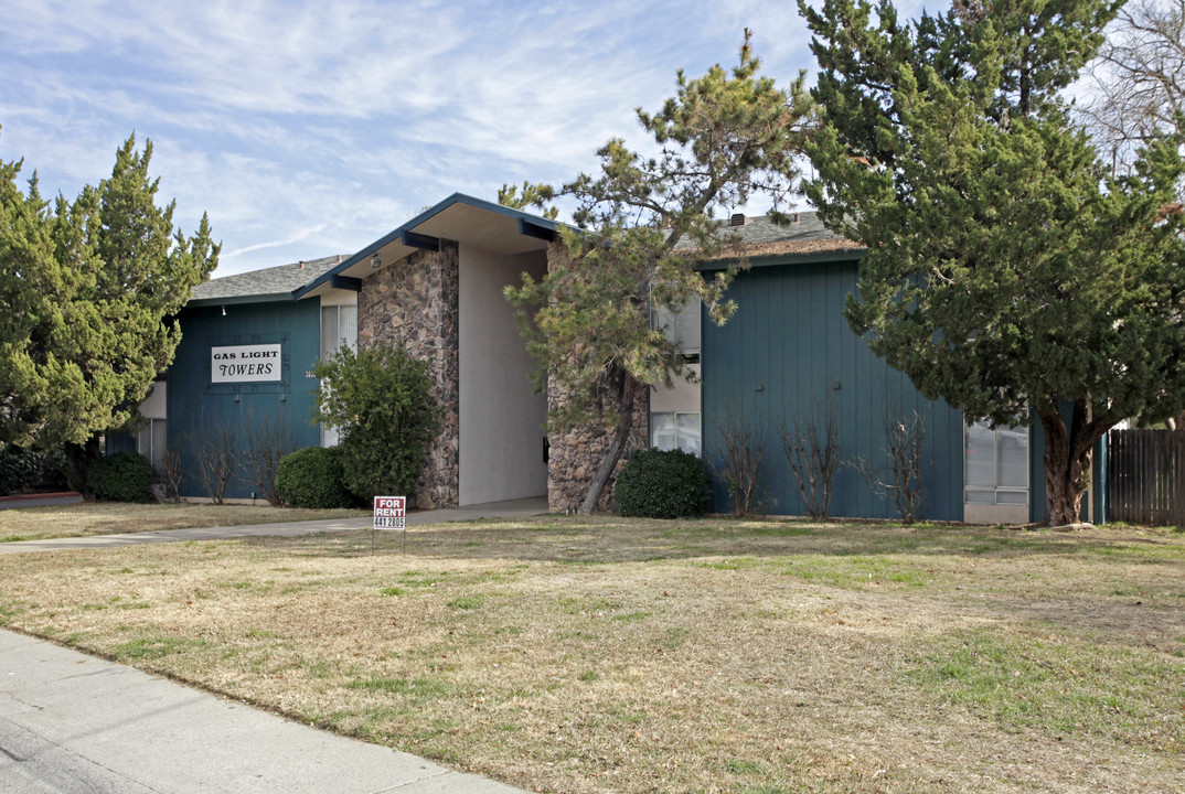 Gas Light Towers in Sacramento, CA - Building Photo