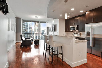1080 Peachtree St NE, Unit 14151UNfurnished in Atlanta, GA - Foto de edificio - Building Photo