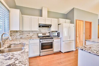 2579 Olympic Dr in Oak Harbor, WA - Building Photo - Building Photo