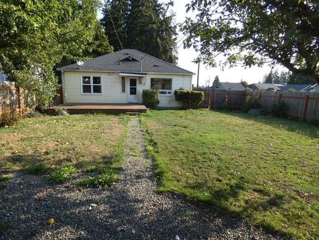 634 E 4th St in Port Angeles, WA - Building Photo - Building Photo
