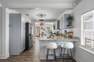 1125 Christie Dr in Austin, TX - Building Photo - Building Photo