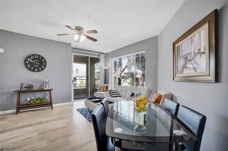 7173 S Durango Dr in Las Vegas, NV - Building Photo - Building Photo