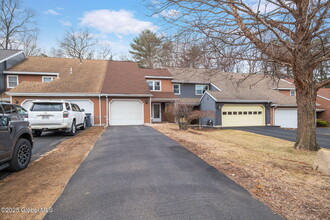78 Old Coach Rd in Clifton Park, NY - Building Photo - Building Photo