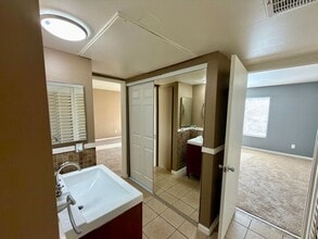 23515 Lyons Ave in Santa Clarita, CA - Building Photo - Building Photo