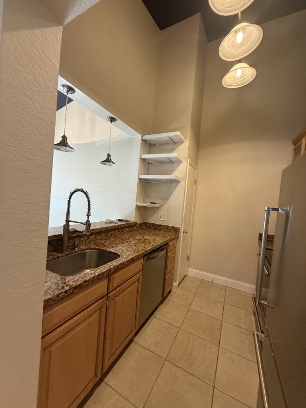 2810 N Oakland Forest Dr in Oakland Park, FL - Building Photo - Building Photo