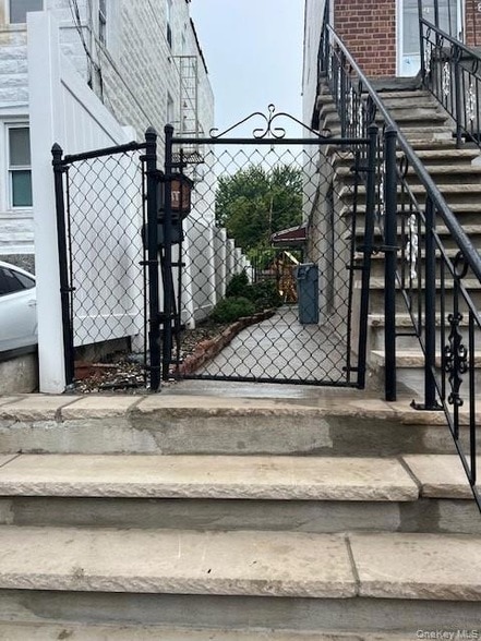 property at 41 Spruce St
