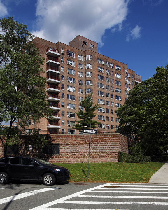 The Briar Cliff Apartments in Bronx, NY - Building Photo