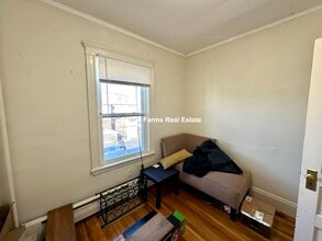 352 Main St, Unit 2 in Medford, MA - Foto de edificio - Building Photo