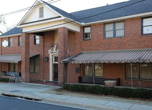 Auburn Hall in Auburn, AL - Foto de edificio - Building Photo