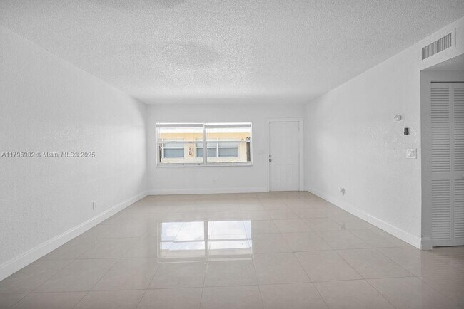 631 Kathy Ct in Margate, FL - Building Photo - Building Photo