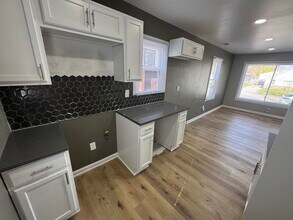 2048 Indiana St in Racine, WI - Building Photo - Building Photo