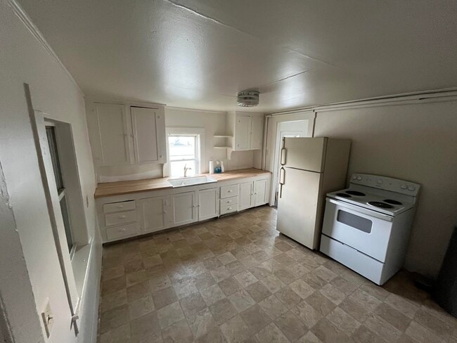 27 Exeter Rd, Unit 2 in Corinna, ME - Building Photo - Building Photo