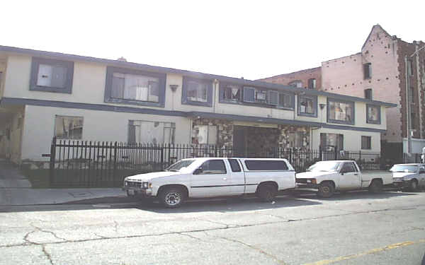 228 S Mariposa Ave in Los Angeles, CA - Building Photo