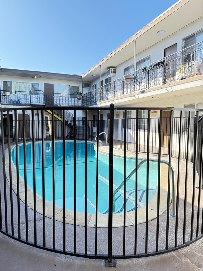 6633 Woodley Ave