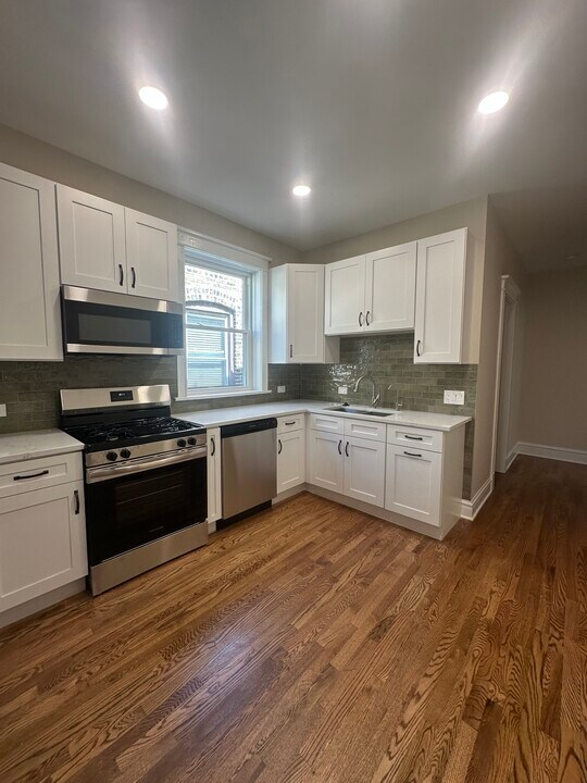 4314 N Wolcott Ave, Unit Second floor in Chicago, IL - Building Photo