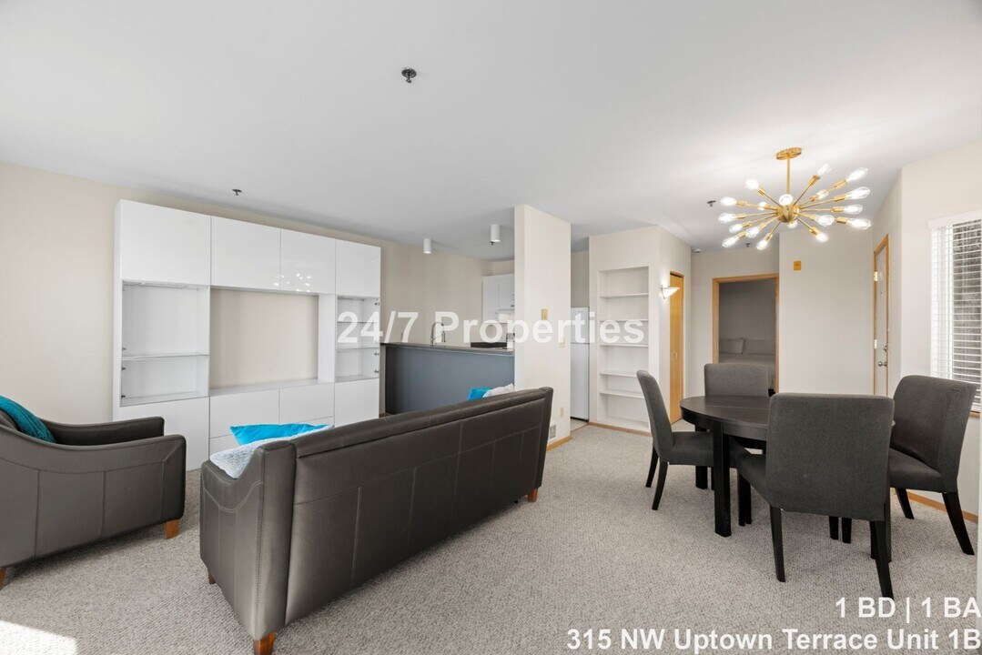 315 NW Uptown Terrace in Portland, OR - Building Photo