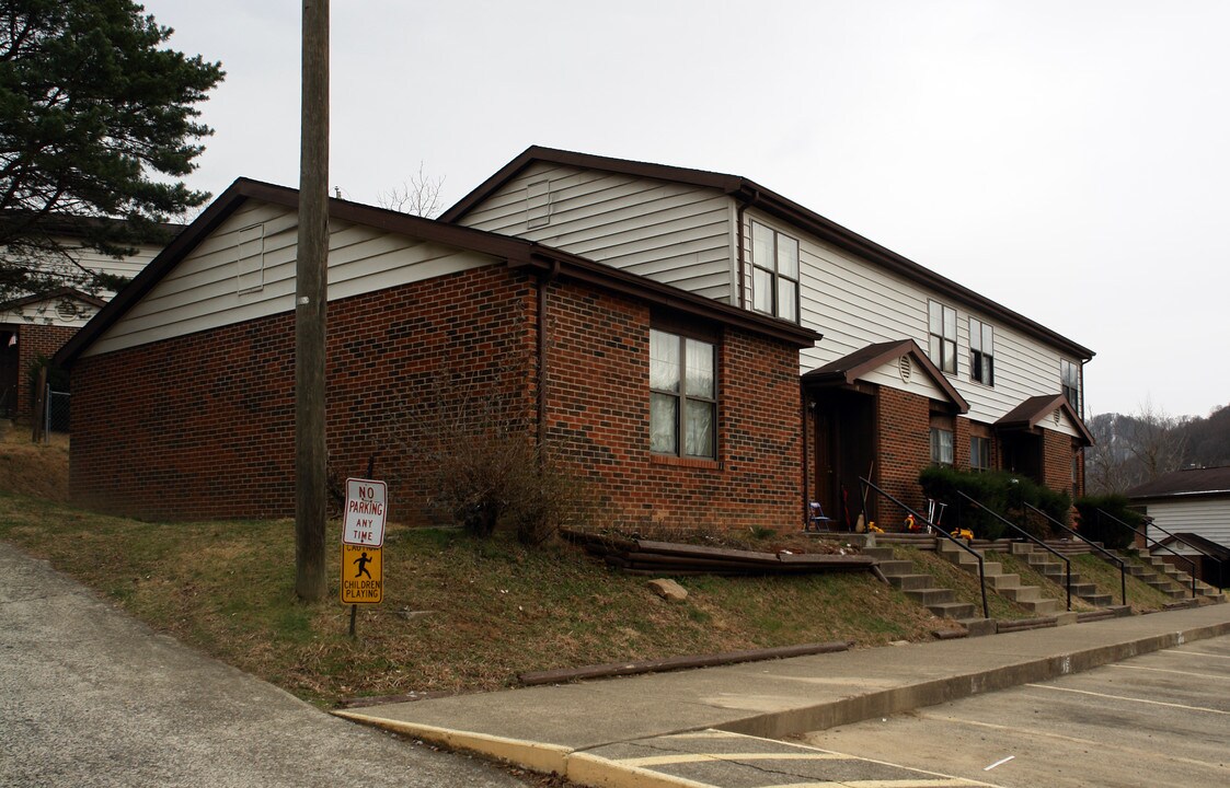 Lana Kay Apartments in Chapmanville, WV - Building Photo