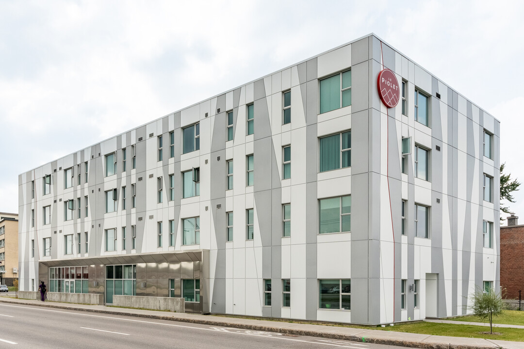 830 Wilfrid-Hamel Boul in Québec, QC - Building Photo