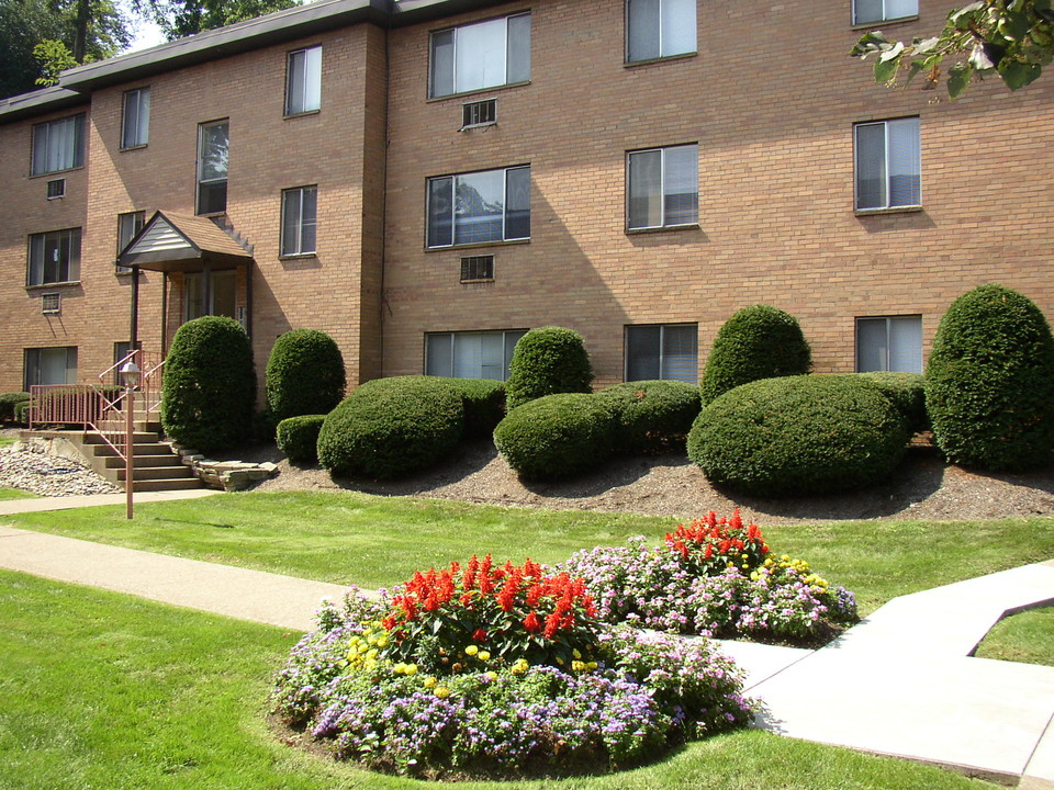 Velma Court in Pittsburgh, PA - Foto de edificio