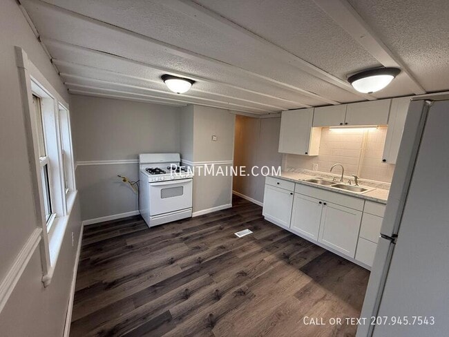 799 Stillwater Ave in Old Town, ME - Foto de edificio - Building Photo