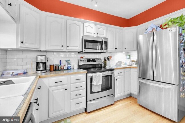 property at 857 E Thompson St