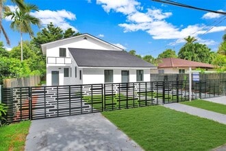 972 SW 44th Ave in Miami, FL - Building Photo - Building Photo
