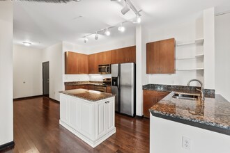 5300 Peachtree Rd in Atlanta, GA - Foto de edificio - Building Photo