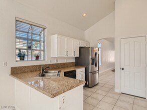 7764 Howard Dade Ave in Las Vegas, NV - Building Photo - Building Photo