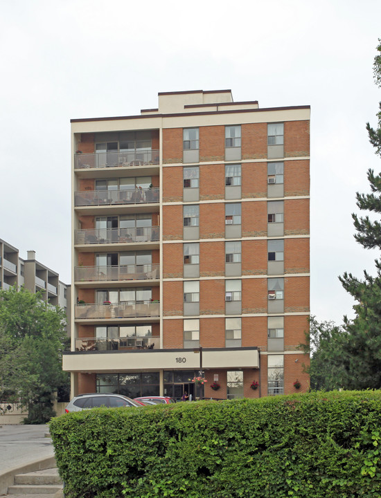 Thornlea Place in Markham, ON - Building Photo