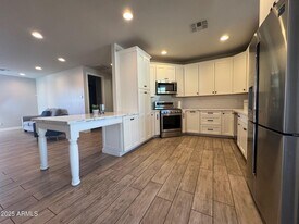 4350 E Kings Ave in Phoenix, AZ - Building Photo