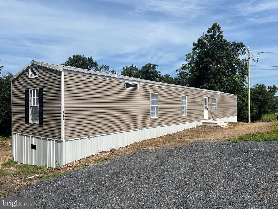 126 Dugan Ct in Hedgesville, WV - Building Photo