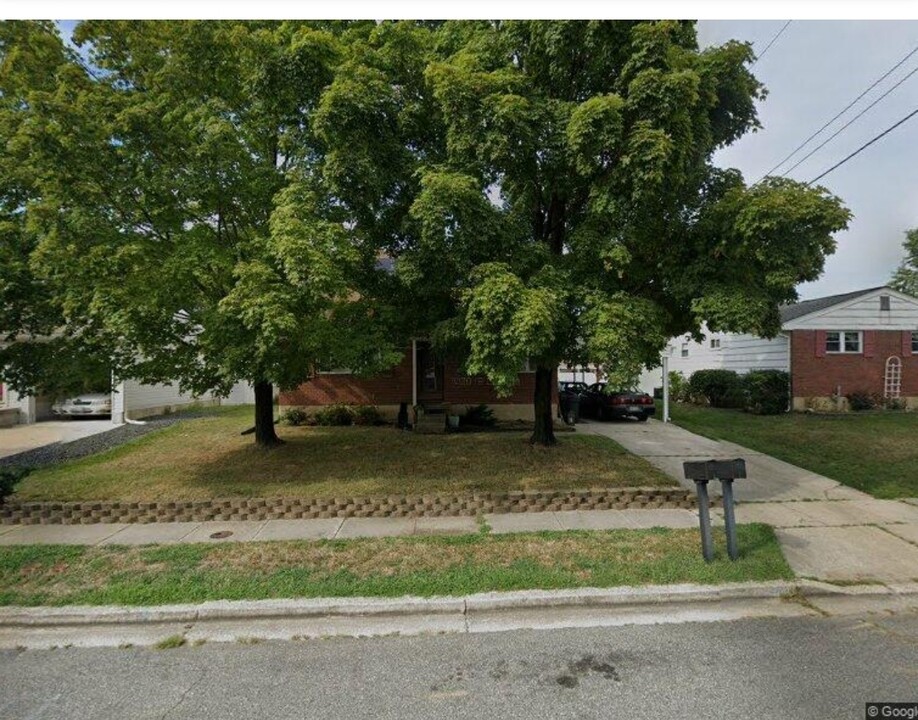 1207 Cedarcliff Dr in Glen Burnie, MD - Building Photo