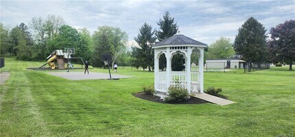 14 White Gate Rd, Unit H in Wappingers Falls, NY - Building Photo - Building Photo
