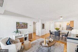 2320 Wisconsin Ave NW in Washington, DC - Building Photo - Building Photo