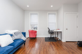 2045 N Wolcott Ave, Unit 1F in Chicago, IL - Building Photo - Building Photo