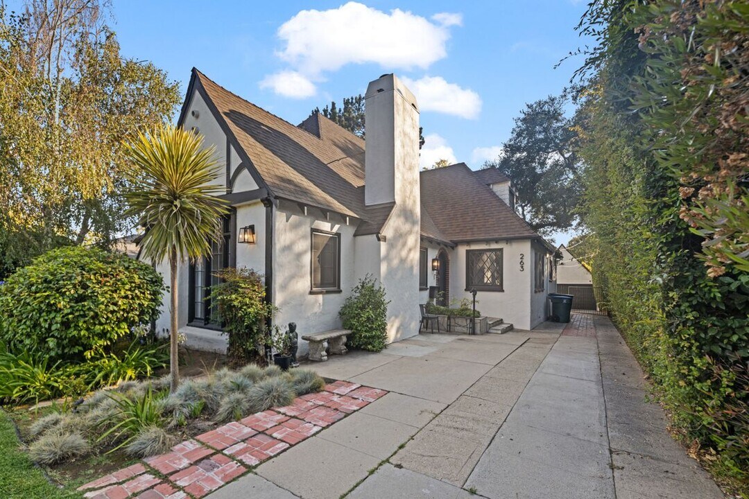 263 San Miguel Rd in Pasadena, CA - Building Photo