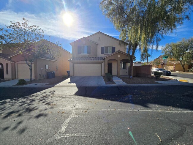 6673 Boom Town Dr in Las Vegas, NV - Building Photo - Building Photo