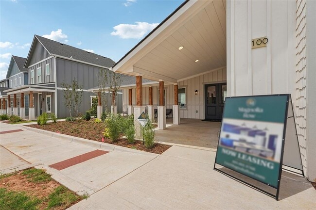 6300 W Memorial Rd in Oklahoma City, OK - Foto de edificio - Building Photo