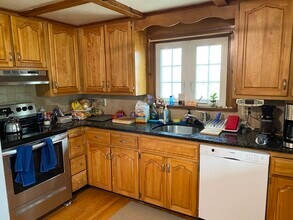 11 Woodbury St in Arlington, MA - Building Photo - Building Photo