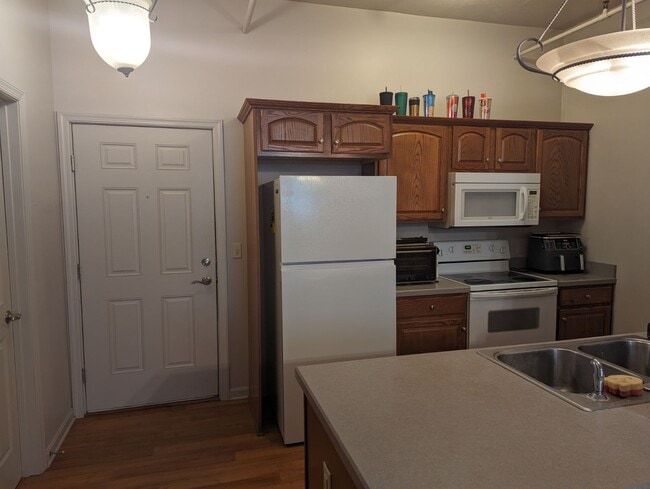 18 Carlisle St, Unit 1