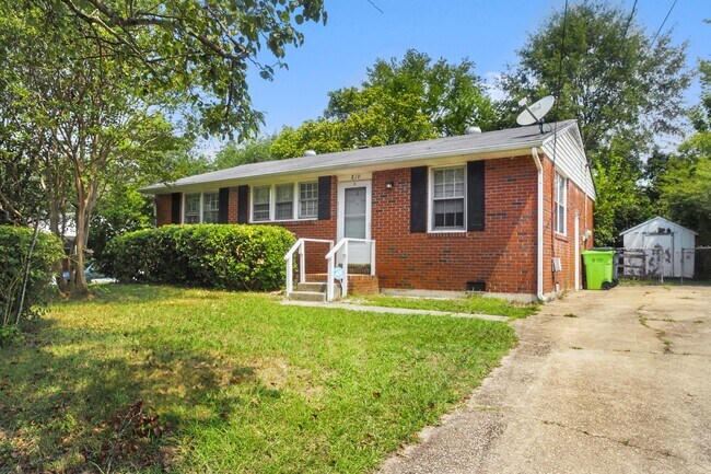 819 Hadley Rd in Raleigh, NC - Foto de edificio - Building Photo