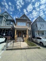 24 Wegman Pkwy in Jersey City, NJ - Building Photo