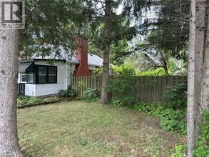 3852 Roxborough Ave in Fort Erie, ON - Building Photo - Building Photo