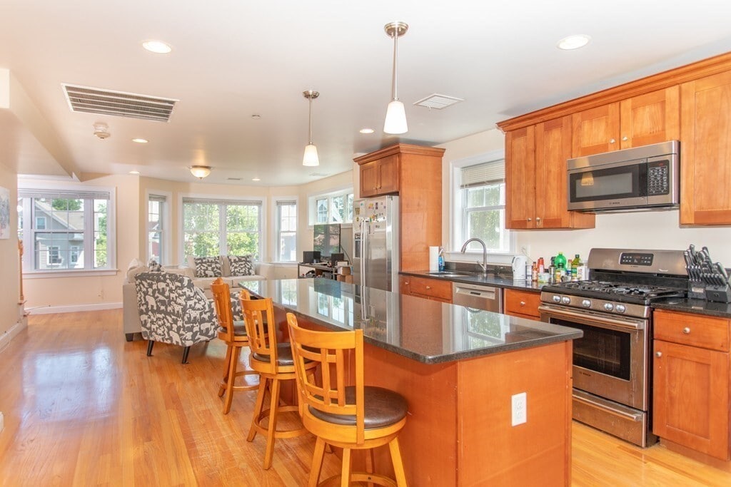 383 Hyde Park Ave, Unit 2 in Boston, MA - Building Photo