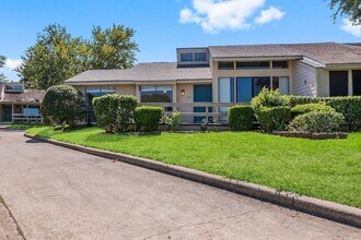 49 April Point Dr N in Montgomery, TX - Building Photo - Building Photo