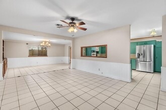 1108 Donna Kay Dr in Kerrville, TX - Foto de edificio - Building Photo