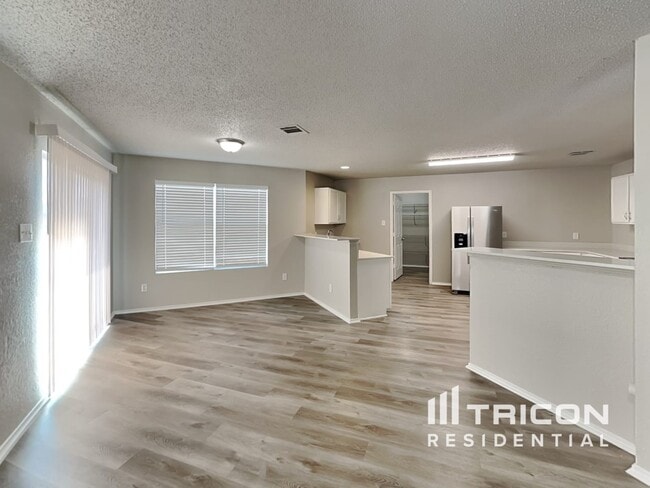 208 Vivian Dr in Waxahachie, TX - Building Photo - Building Photo