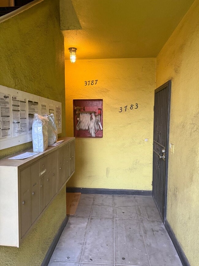 3787 1/2-3789 W 9th St in Los Angeles, CA - Building Photo - Building Photo