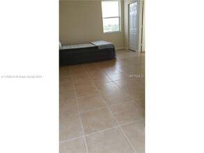 16925 SW 95th St-Unit -STUDIO in Miami, FL - Building Photo - Building Photo