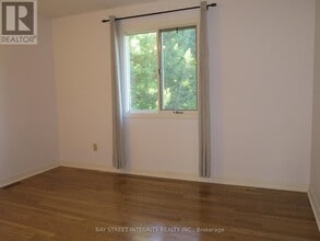 38 Orkney Crescent in London, ON - Building Photo - Building Photo